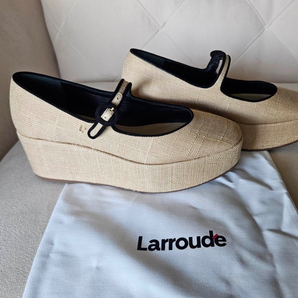 Larroude Blair Flatform in Beige Raffia (Size 8.5 US)